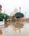 45 साल बाद ताजमहल तक पहुंचा यमुना नदी का पानी 45 साल बाद ताजमहल तक पहुंचा यमुना नदी का पानी8