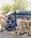 तीन डीसीपी समेत 34 जवान घायल, 50 उपद्रवी गिरफ्तार तीन डीसीपी समेत 34 जवान घायल, 50 उपद्रवी गिरफ्तार