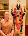 आंध्र प्रदेश के डिप्टी सीएम पवन कल्याण की पत्नी ने मुंडवाया सिर आंध्र प्रदेश के डिप्टी सीएम पवन कल्याण की पत्नी ने मुंडवाया सिर