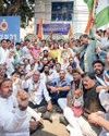 ईडी की चार्जशीट के खिलाफ कांग्रेस का देशव्यापी प्रदर्शन, हिरासत में लिए गए नेता ईडी की चार्जशीट के खिलाफ कांग्रेस का देशव्यापी प्रदर्शन, हिरासत में लिए गए नेता