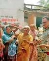 अवैध शराब पकड़ने गई पुलिस टीम को ग्रामीणों ने घेरा, समझाइश पर छोड़ा अवैध शराब पकड़ने गई पुलिस टीम को ग्रामीणों ने घेरा, समझाइश पर छोड़ा