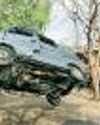 बाइक से टकराकर कुएं में गिरी वैन, 12 की मौत