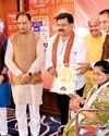ज्ञान धारा में शिक्षकों का सम्मान, सम्मानित करने मंच से नीचे आए मुख्यमंत्री साय Hari Bhoomi