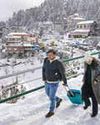 North India shivers on Christmas Eve amid snowfall, rain & cold wave