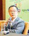 Biz upbeat despite consumer woes25