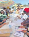Mount Olives se vrywilligers help skoolboeke oortrek20