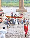 Survivors recall horror as bridge crumbles35