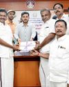 பொள்ளாச்சி அருகே இன்று அதிகாலை விபத்து: நின்ற லாரி மீது அரசு பஸ் மோதல்; நடத்துனர் பலி! பொள்ளாச்சி அருகே இன்று அதிகாலை விபத்து: நின்ற லாரி மீது அரசு பஸ் மோதல்; நடத்துனர் பலி!1