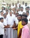 மது விற்றவர்களை விவசாயிகள் பிடித்து போலீசில் ஒப்படைத்தனர்6