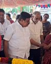நெரிசலில் 11 ரசிகர்கள்...25