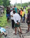 சேலத்தில் இன்று ரெயில் முன் பாய்ந்து முதியவர் தற்கொலை!24