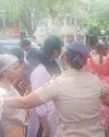 ஆயிரம் விளக்கு போலீஸ் நிலையம் அருகில் போலீசாரின் குடும்பப் பெண்கள் திடீர் சாலை மறியல்!23