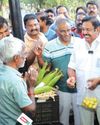 கோவையில் இன்று 2-ஆவது நாள் பிரசாரம்: நடைபயிற்சி சென்றுகொண்டே ஆதரவு திரட்டிய எடப்பாடி பழனிசாமி!3