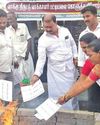நெல்லை காங்.அலுவலகம் முன்பு வாக்காளர் பட்டியலை தீயிட்டு கொளுத்தினர்!7