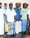 இலங்கை சிறையில் இருந்து விடுவிக்கப்பட்ட 15 தமிழக மீனவர்கள் இன்று காலை சென்னை வந்தனர்!7