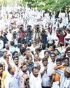 அரசு கேபிள் டி.வி.யைக் கண்டித்து ஆபரேட்டர்கள் போராட்டம்! அரசு கேபிள் டி.வி.யைக் கண்டித்து ஆபரேட்டர்கள் போராட்டம்!24