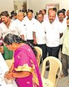 மரத்தில் கட்டிவைத்து சித்திரவதை செய்து விடிய விடிய பலாத்காரம் செய்யப்பட்ட பெண் சாவு!16