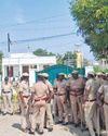 உள்கட்சி மோதலில் உச்சக்கட்டம்: விழுப்புரம் அ.தி.மு.க. அலுவலகத்துக்கு பூட்டு! போலீஸ் குவிப்பால் பரபரப்பு !!19