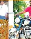 ரூ. 3 லட்சம் மதிப்புக்கு ரூ. 10 நாணயங்களை சேகரித்து புல்லட் வாங்கிய மீன் வியாபாரி! ரூ. 3 லட்சம் மதிப்புக்கு ரூ. 10 நாணயங்களை சேகரித்து புல்லட் வாங்கிய மீன் வியாபாரி!24