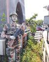 முகம் சுளிக்கும் பொதுமக்கள்: பராமரிப்பின்றி புதர் மண்டிக் கிடக்கும் 75-வது சுதந்திர தின நினைவுத் தூண் !19