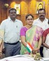 குழந்தைகள் நலக்குழுவினர் ஆட்சியரிடம் வாழ்த்து குழந்தைகள் நலக்குழுவினர் ஆட்சியரிடம் வாழ்த்து