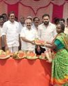 செஞ்சியில் நீர் மோர் பந்தல் திறப்பு விழா செஞ்சியில் நீர் மோர் பந்தல் திறப்பு விழா