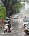 சென்னை மற்றும் புறநகர் பகுதிகளில் சூறைக்காற்றுடன் கனமழை சென்னை மற்றும் புறநகர் பகுதிகளில் சூறைக்காற்றுடன் கனமழை