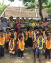 தென்காசி அரசு பள்ளியில் புதிய மாணவர்களுக்கு மாலை அணிவித்து வரவேற்ற ஆசிரியர்கள் தென்காசி அரசு பள்ளியில் புதிய மாணவர்களுக்கு மாலை அணிவித்து வரவேற்ற ஆசிரியர்கள்