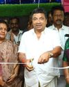 மதுரை மாநகராட்சியில் புதிதாக கட்டப்பட்ட கழிப்பறைகளை திறந்து வைத்த அமைச்சர் மதுரை மாநகராட்சியில் புதிதாக கட்டப்பட்ட கழிப்பறைகளை திறந்து வைத்த அமைச்சர்