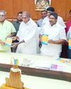 “புதுச்சேரி ஒரு பார்வை 2024”: பொருளாதார புள்ளி விவர கையேட்டை முதல்வர் ரங்கசாமி வெளியீடு “புதுச்சேரி ஒரு பார்வை 2024”: பொருளாதார புள்ளி விவர கையேட்டை முதல்வர் ரங்கசாமி வெளியீடு