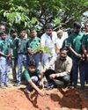 அரசுப் பள்ளியில் மரக்கன்று நடுதல் விழா20