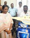 286 பயனாளிகளுக்கு 2.91 கோடி மதிப்பீட்டில் இணைப்பு சக்கரம் பொருத்தப்பட்ட பெட்ரோல் ஸ்கூட்டர்10