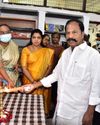வேலூரில் 70 சிறப்பு நூலகங்கம் ஆட்சியர் திறந்து வைத்தார்11