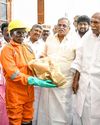 தூய்மை பணியாளர்கள் 243 பேருக்கு பாதுகாப்பு உபகரணங்கள்: முதலமைச்சர் ரங்கசாமி வழங்கினார்19