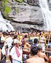 குற்றால அருவிகளில் ஆனந்த குளியல் போடும் சுற்றுலா பயணிகள்3