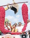 Mammoth garlands add glitz & glamour to TN poll fiesta5
