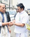 Rajnath calls on wife at Kovai hosp18