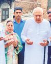 Omar Scales Boundary Wall to Pay Tributes to Martyrs41