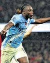 City crush Liverpool to close in on Arsenal54