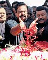 Edappadi, OPS, Sasikala pay tributes to Jaya