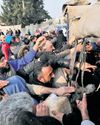 Syrian rebels 'encircling' Damascus