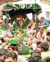 திருச்செந்தூர் கோயில் மாசித் திருவிழா: வெள்ளை, பச்சை சாத்தி சுவாமி சண்முகர் வீதி உலா திருச்செந்தூர் கோயில் மாசித் திருவிழா: வெள்ளை, பச்சை சாத்தி சுவாமி சண்முகர் வீதி உலா