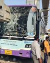 மெட்ரோ ரயில் தூணில் பேருந்து மோதல்