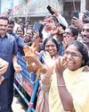 2 கி.மீ. நடந்து சென்று மக்களைச் சந்தித்த முதல்வர்