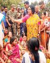 மேற்கு வங்கம்: வன்முறை பாதித்த பகுதியில் ஆளுநர், தேசிய மகளிர் ஆணையக் குழு ஆய்வு மேற்கு வங்கம்: வன்முறை பாதித்த பகுதியில் ஆளுநர், தேசிய மகளிர் ஆணையக் குழு ஆய்வு