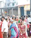 தொடர் விடுமுறை: திருத்தணி முருகன் கோயிலில் குவிந்த பக்தர்கள் தொடர் விடுமுறை: திருத்தணி முருகன் கோயிலில் குவிந்த பக்தர்கள்