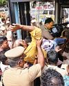 தலைமைச் செயலகம் முற்றுகை போராட்டம்: 1,871 மாற்றுத் திறனாளிகள் கைது தலைமைச் செயலகம் முற்றுகை போராட்டம்: 1,871 மாற்றுத் திறனாளிகள் கைது