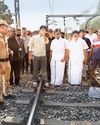 திருவள்ளூர் ரயில் விபத்து பகுதியில் மீட்புப் பணிகள்: அமைச்சர் சா.மு.நாசர் ஆய்வு78