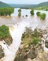 ஒகேனக்கல்லில் நீர்வரத்து 32,000 கனஅடி: பரிசல் இயக்கவும், குளிக்கவும் தடை45