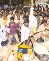 திருப்பரங்குன்றம் மலை உச்சியில் தீபம் ஏற்ற இந்து அமைப்பினர் முயற்சி-தள்ளுமுள்ளு27